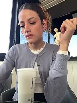 alana15 on StripChat 