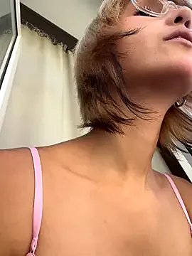 bigbabykiki on StripChat 