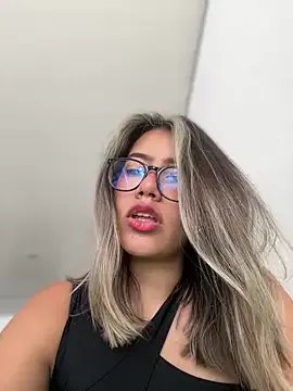 sara_calderon on StripChat 