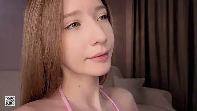 SunnivaCovil on StripChat 